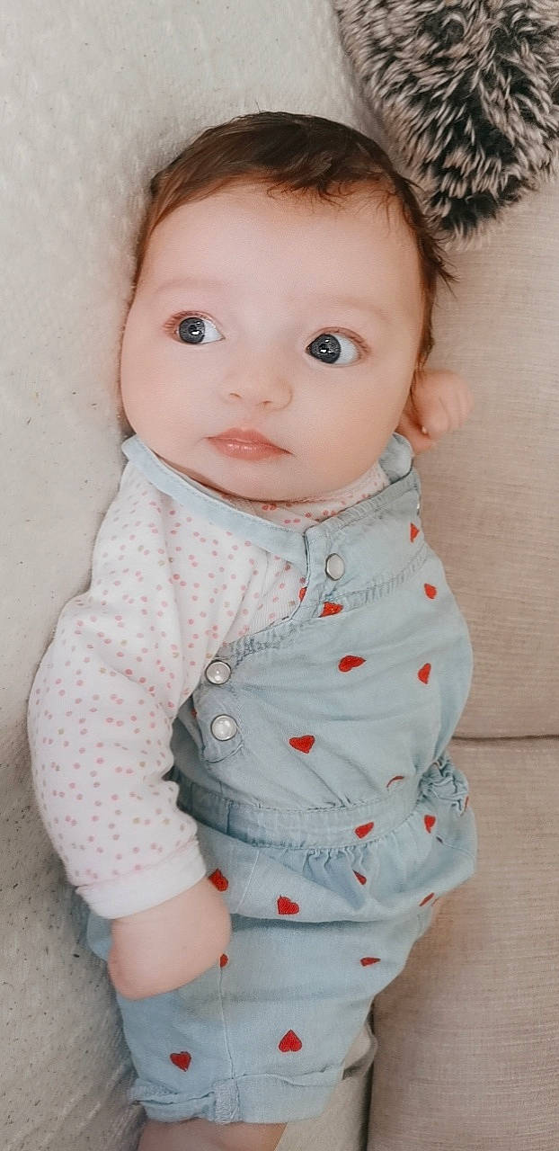 Kélïa participe au concours pour gagner de l'argent avec cette photo : baby_toddler_clothing, cheek, collar, dress, dress_shirt, eye, eyelash, face, head, human_body, iris, lip, neck, nose, outerwear, person, pink, product, skin, sleeve