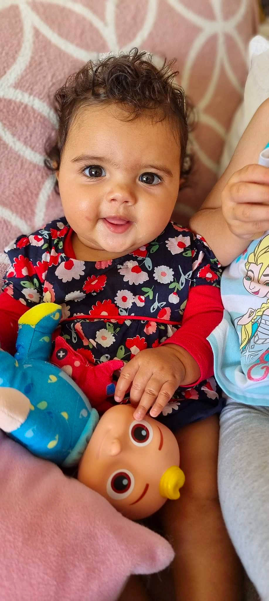 Jaynayah participe au concours pour gagner de l'argent avec cette photo : arm, baby_toddler_clothing, cheek, chin, dress, eye, face, facial_expression, finger, hand, happy, head, iris, mouth, nose, person, pink, skin, sleeve, smile