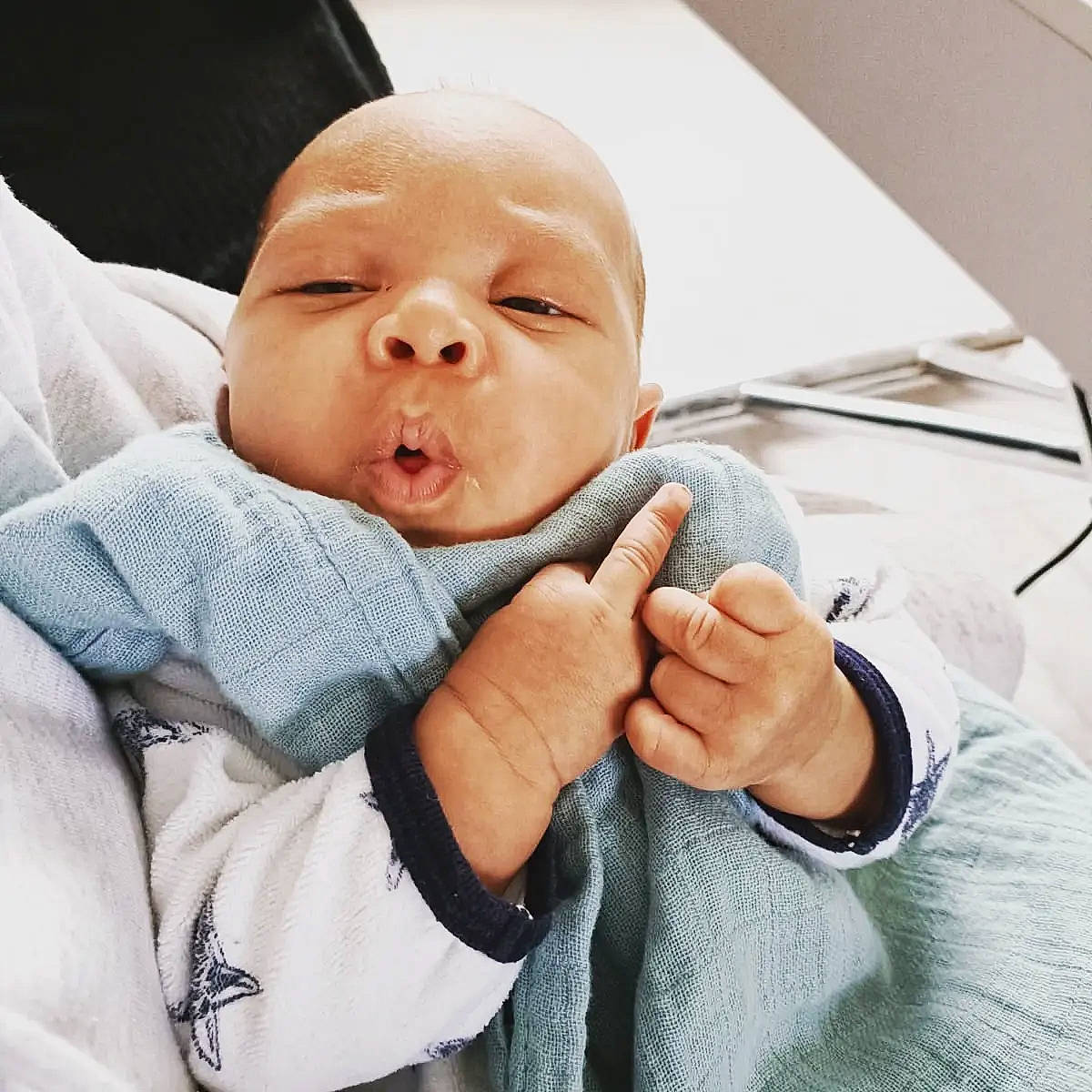 Curtis a rejoint le concours — aidez-le/la à gagner de superbes lots ! baby, baby_products, baby_sleeping, baby_toddler_clothing, cheek, child, comfort, eyebrow, finger, gesture, hand, happy, linens, mouth, nail, nose, person, skin, sleeve, thumb