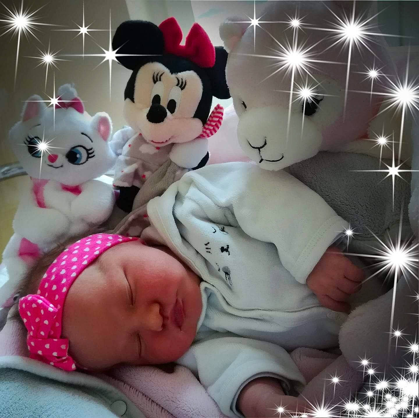 Shayana a rejoint le concours — aidez-le/la à gagner de superbes lots ! animation, child, happy, headwear, love, person, plush, stuffed_toy, teddy_bear, toy