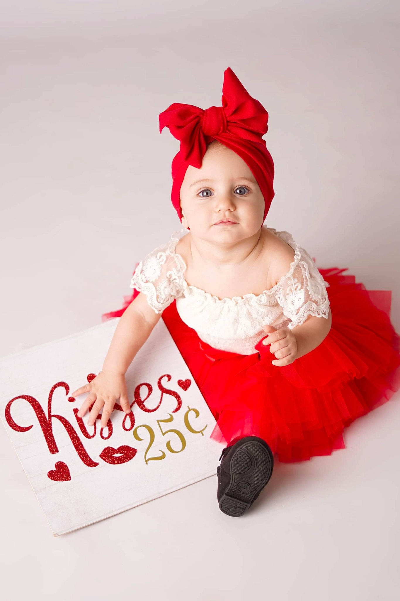 Josephine is registered to the contest to win money with this photo: arm, baby_toddler_clothing, beauty, carmine, costume_hat, embellishment, event, fashion_accessory, fashion_design, flash_photography, glove, happy, headband, headpiece, headwear, human_leg, jewellery, magenta, person, petal