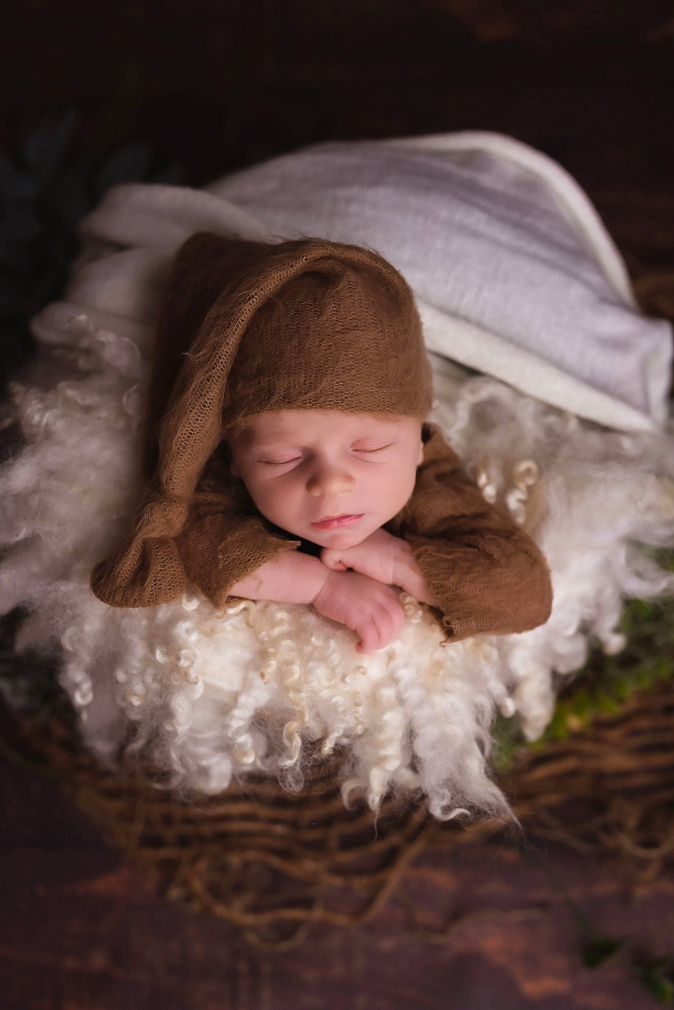 Adelino participe au concours pour gagner de l'argent avec cette photo : baby, brown_hair, cap, cheek, child, embellishment, eye, fashion_accessory, flash_photography, fun, grass, happy, head, headgear, iris, knit_cap, person, textile, toddler, wood