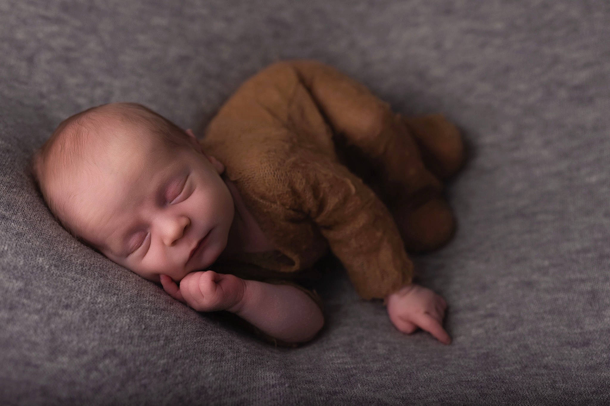 Adelino participe au concours pour gagner de l'argent avec cette photo : baby, baby_toddler_clothing, cheek, child, comfort, darkness, flash_photography, flooring, foot, gesture, grass, grey, hardwood, linens, nail, person, room, skin, thumb, toddler