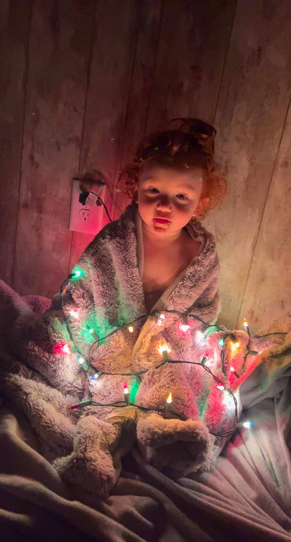Julia is registered to the contest to win money with this photo: child, darkness, event, fashion_design, flash_photography, flesh, fun, fur, holiday, jewellery, magenta, necklace, night, person, purple, room, sitting, textile, tradition, visual_arts