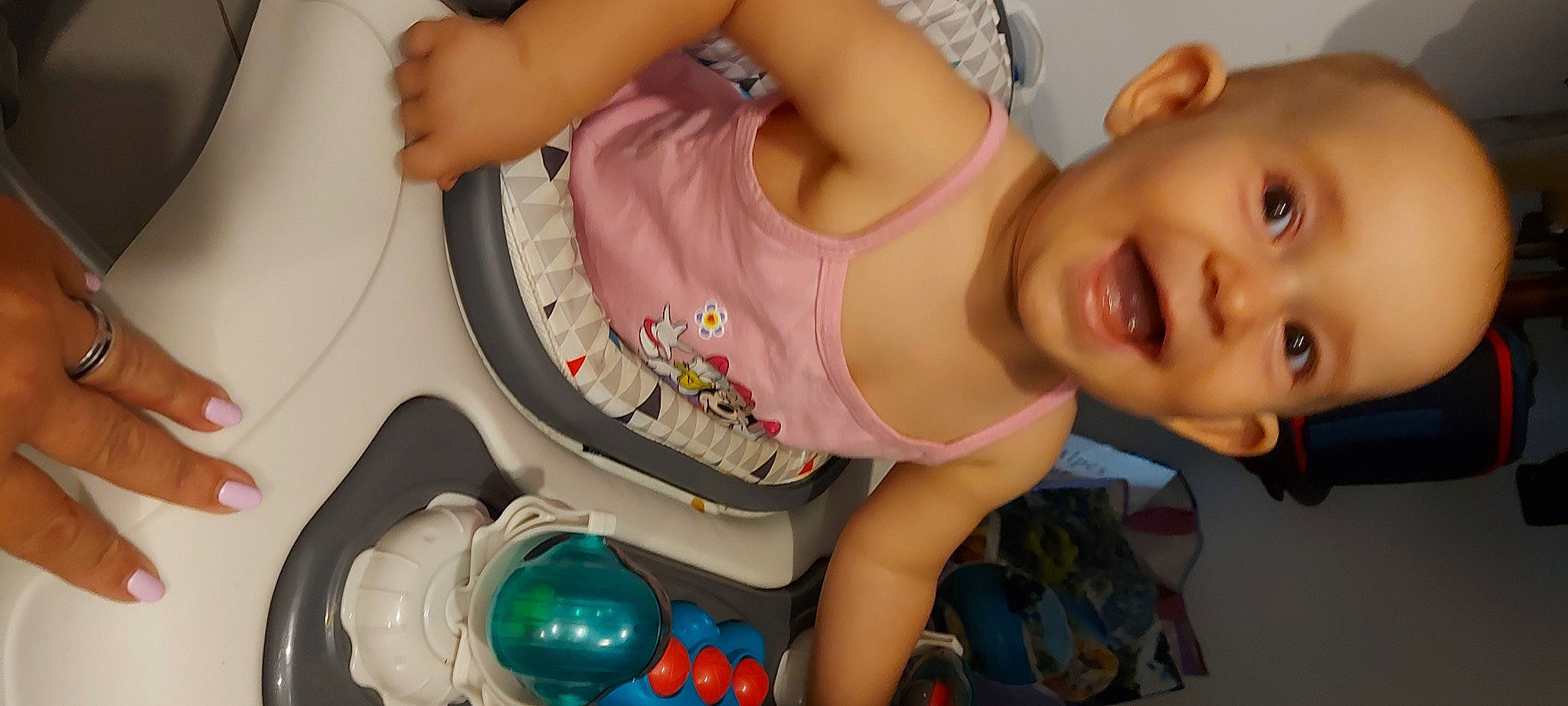 Kiara a rejoint le concours — aidez-le/la à gagner de superbes lots ! baby, baby_products, baby_toddler_clothing, bathing, cheek, chest, child, ear, eyelash, fun, happy, joy, laundry_room, mouth, neck, nose, person, skin, smile, thumb