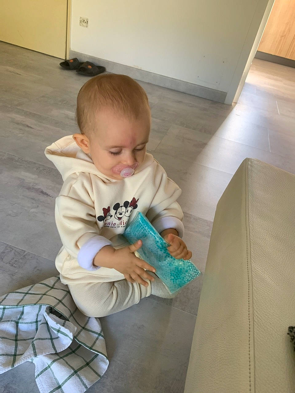 Kiara participe au concours pour gagner de l'argent avec cette photo : baby, baby_toddler_clothing, child, comfort, floor, flooring, foot, fun, hardwood, knee, mammal, pattern, person, room, sitting, smile, sock, standing, t_shirt, toddler