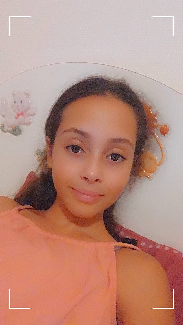 Ritej participe au concours pour gagner de l'argent avec cette photo : beauty, brown, cheek, chin, eyebrow, eyelash, face, forehead, hair, hairstyle, head, iris, jaw, joy, lip, mouth, nose, organ, person, shoulder