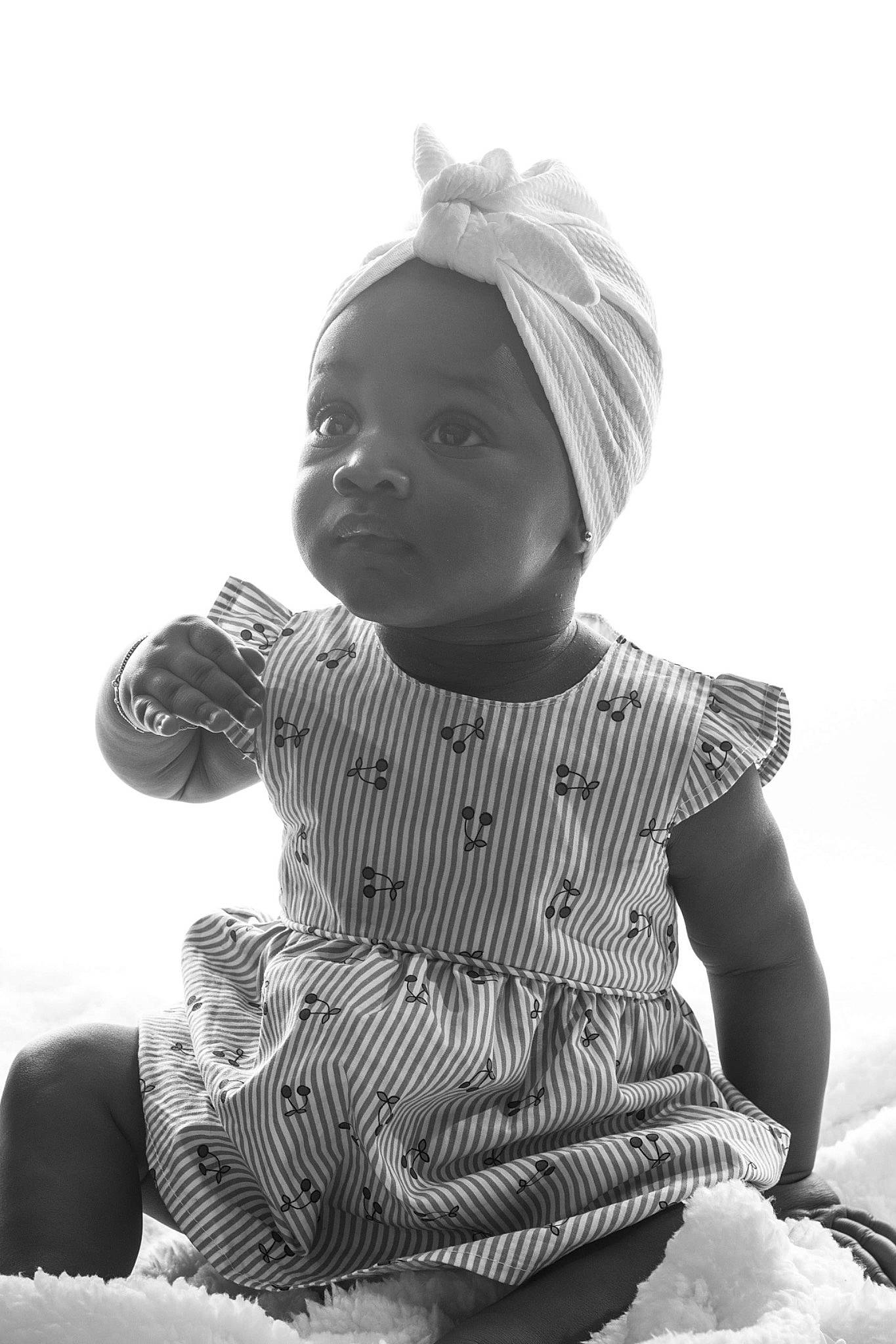 Sienna participe au concours pour gagner de l'argent avec cette photo : baby, baby_toddler_clothing, bonnet, child_model, overall, person, photo_shoot, portrait_photography, sitting, stock_photography