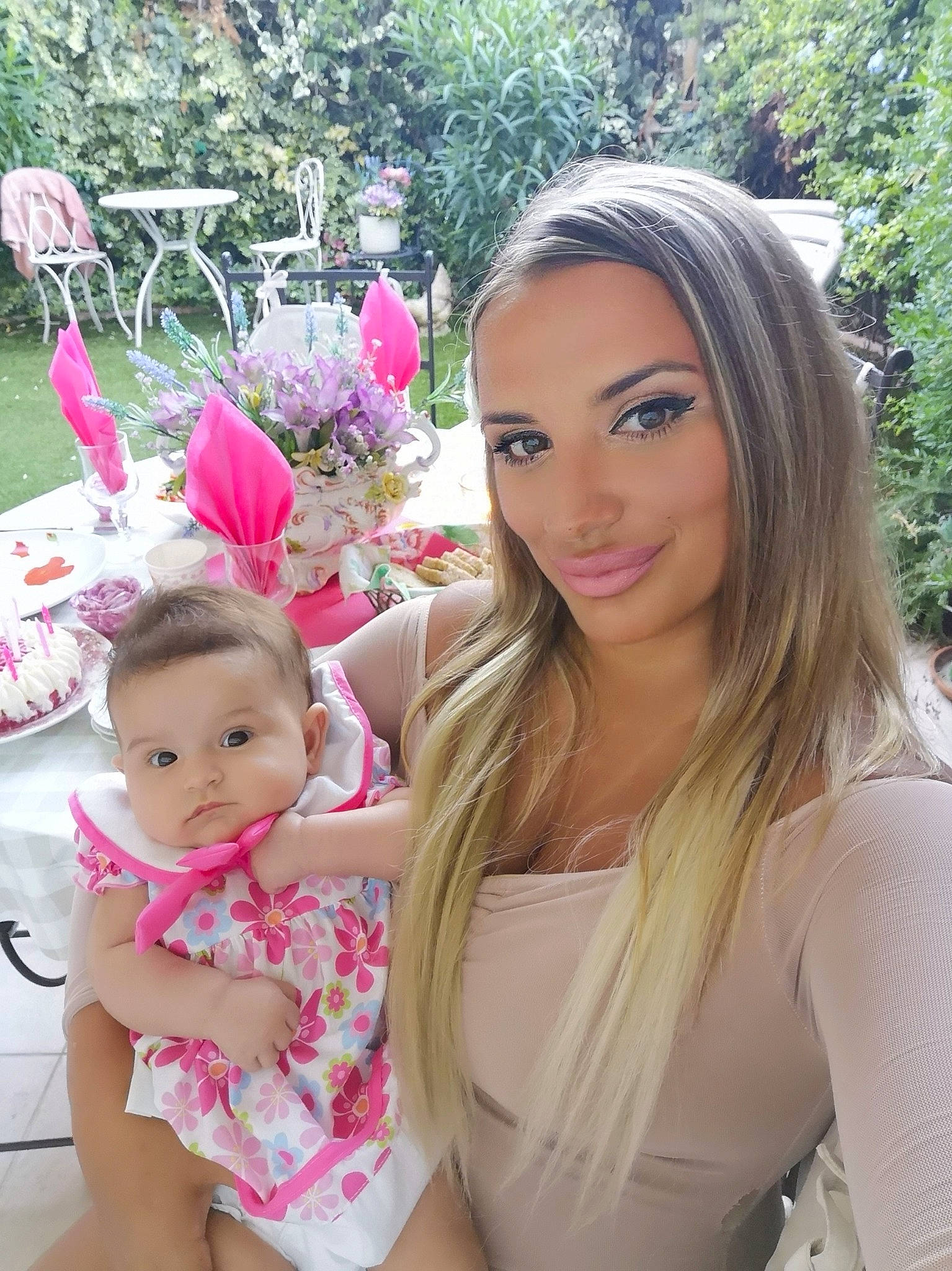 Léona a rejoint le concours — aidez-le/la à gagner de superbes lots ! barbie, blond, brown_hair, child, doll, fawn, hair, hair_accessory, joy, long_hair, person, pink, toy