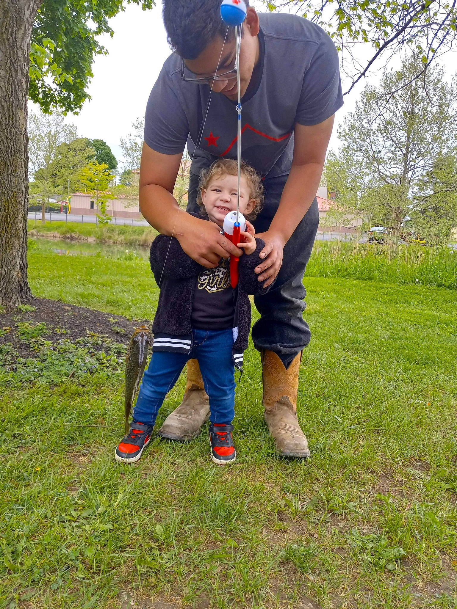 Azura is registered to the contest to win money with this photo: boot, fun, gesture, grass, grass_family, grassland, happy, jeans, joy, lawn, leg, leisure, meadow, people_in_nature, person, plant, recreation, sky, sneakers, t_shirt