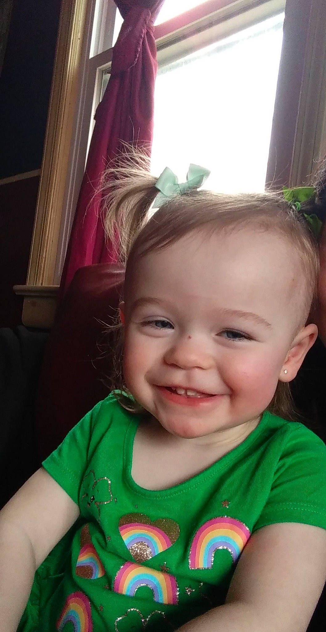 Paityn is registered to the contest to win money with this photo: cheek, chin, ear, eye, eyebrow, eyelash, forehead, green, hair, hairstyle, head, human, human_body, joy, light, lip, mouth, neck, nose, person