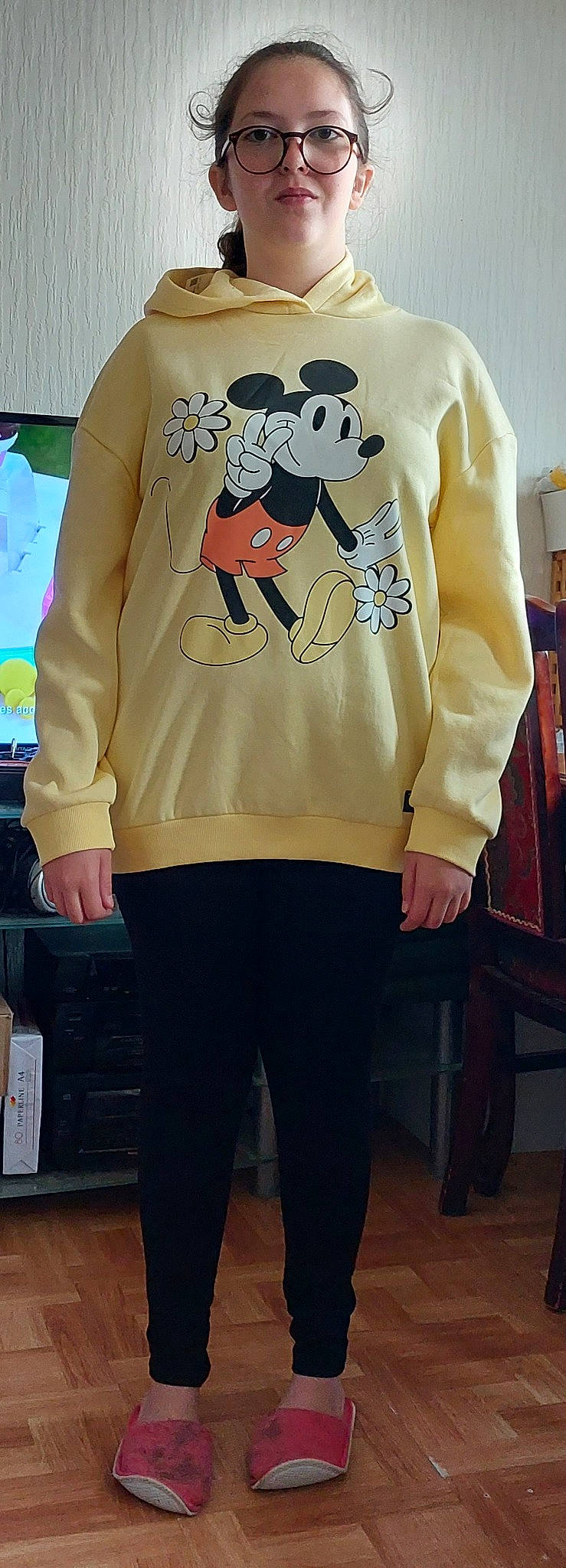 Mia a rejoint le concours — aidez-le/la à gagner de superbes lots ! active_shirt, blazer, brand, carmine, cool, denim, electric_blue, fashion, fashion_design, font, fur, magenta, neck, outerwear, pattern, person, retail, sleeve, sportswear, t_shirt