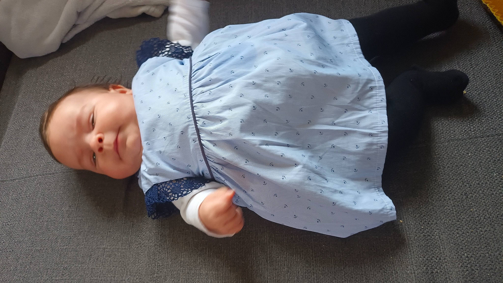 Janna participe au concours pour gagner de l'argent avec cette photo : abdomen, baby, baby_products, baby_sleeping, baby_toddler_clothing, cheek, child, comfort, flooring, foot, grass, head, linens, pattern, person, sitting, sleep, sleeve, t_shirt, toddler