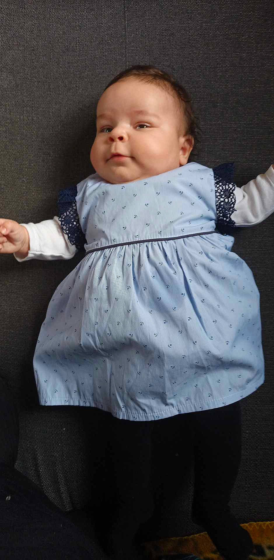 Janna participe au concours pour gagner de l'argent avec cette photo : baby, baby_toddler_clothing, cheek, child, collar, comfort, day_dress, embellishment, face, flash_photography, human_leg, one_piece_garment, pattern, person, product, sitting, skin, sleeve, standing, toddler