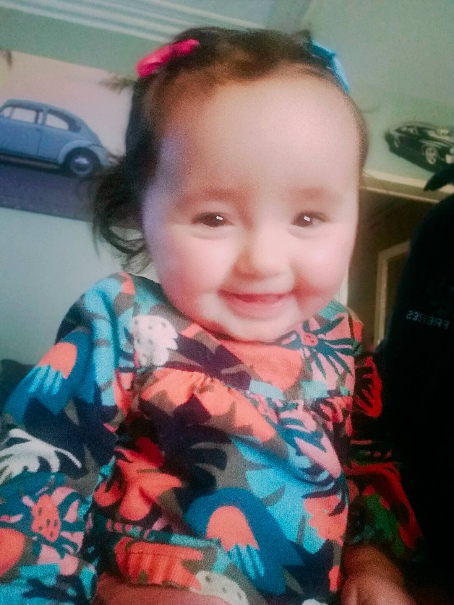 Viviana a rejoint le concours — aidez-le/la à gagner de superbes lots ! baby, cheek, cool, ear, eyebrow, eyelash, finger, fun, hair, happy, iris, joy, mouth, neck, nose, person, shoulder, skin, smile, t_shirt