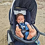 Diego a rejoint le concours — aidez-le/la à gagner de superbes lots ! baby, stroller, pacifier, beach, sand, baby_clothing, infant, happy, child, outdoor, footwear, grabbing, blue, denim, seatbelt, head, face, person, toy, relaxing