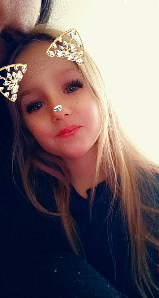 Ynnaia participe au concours pour gagner de l'argent avec cette photo : blond, cap, cool, costume_hat, electric_blue, eyebrow, eyelash, flash_photography, happy, headband, headgear, headpiece, helmet, iris, jewellery, lip, long_hair, person, skin, sunlight