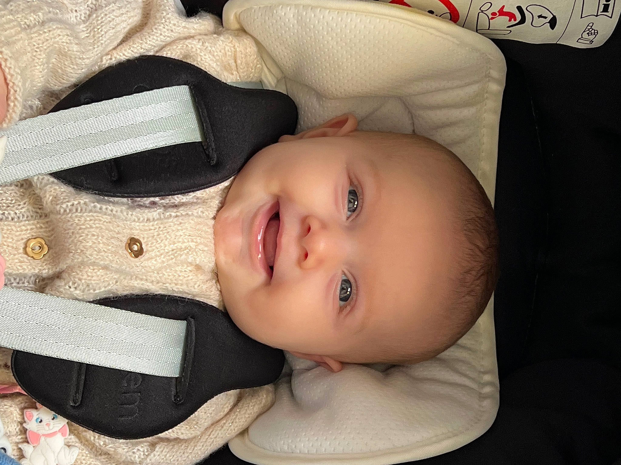 Giuliana a rejoint le concours — aidez-le/la à gagner de superbes lots ! baby, baby_toddler_clothing, cheek, chin, comfort, cool, eye, eyebrow, eyelash, face, facial_expression, head, headgear, iris, joy, lip, nose, person, skin, sleeve