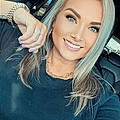 Lynzie B.