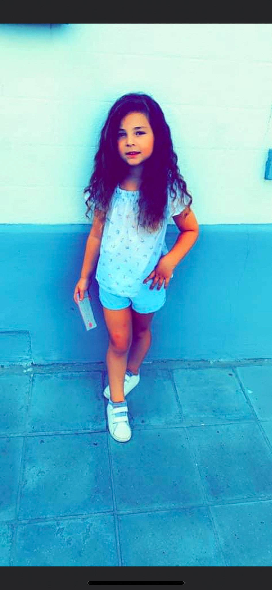 Lya a rejoint le concours — aidez-le/la à gagner de superbes lots ! azure, black_hair, blue, electric_blue, face, fashion_design, flash_photography, happy, knee, lip, long_hair, magenta, person, skin, sleeve, sportswear, standing, street_fashion, t_shirt, thigh