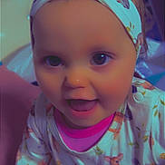 Leewena participe au concours pour gagner de l'argent avec cette photo : apparel, baby, baby_girl, child, closeup, clothing, colorful, cute, deer_print, eyes, face, happy, headband, indoors, infant, person, playful, portrait, smile, soft_lighting