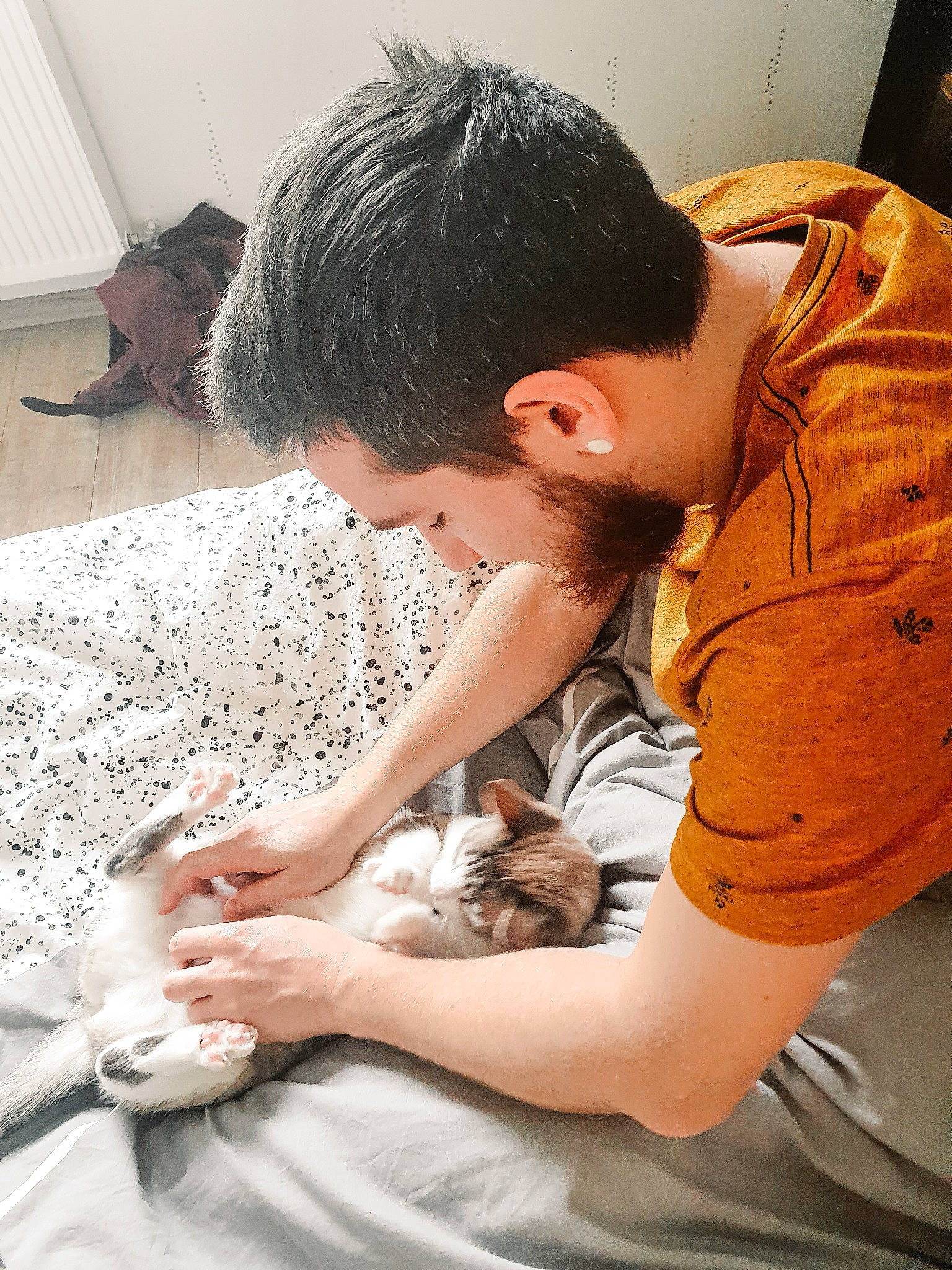 Arya a rejoint le concours — aidez-le/la à gagner de superbes lots ! child, hand