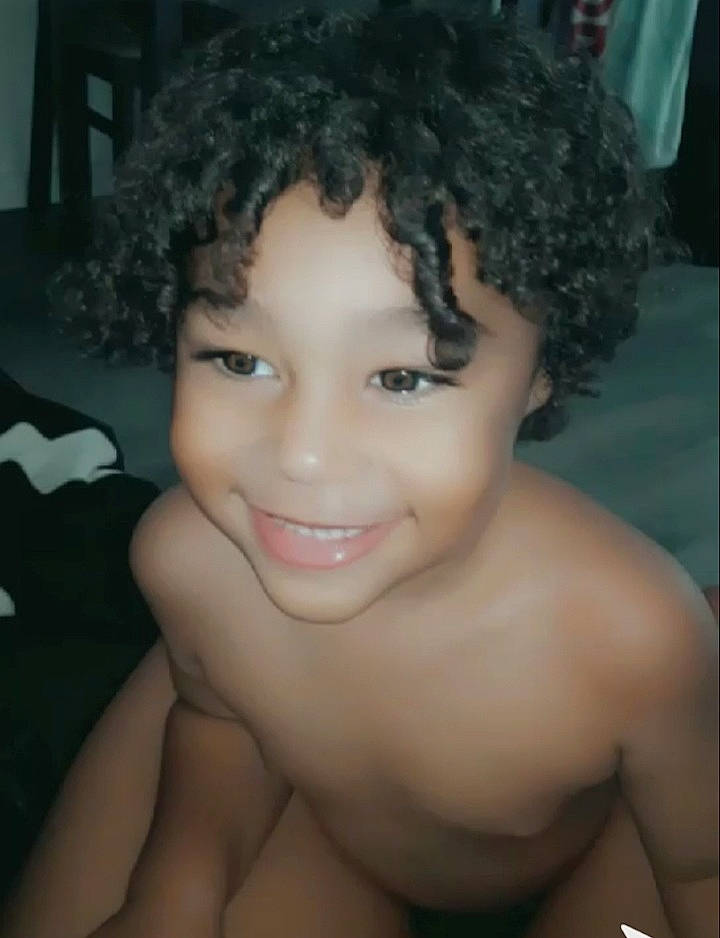 Maïlan participe au concours pour gagner de l'argent avec cette photo : cheek, chin, eye, eyebrow, eyelash, facial_expression, flash_photography, forehead, hair, jaw, jheri_curl, joy, lip, mouth, muscle, neck, nose, person, ringlet, shoulder