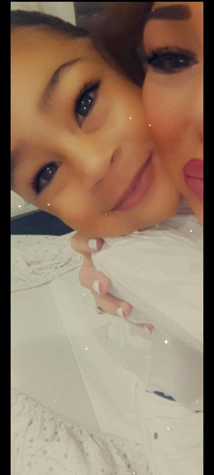 Maïlan participe au concours pour gagner de l'argent avec cette photo : black_hair, cheek, chest, dress, ear, eye, eyebrow, eyelash, face, forehead, gesture, happy, iris, jaw, joy, lip, mouth, nose, person, skin