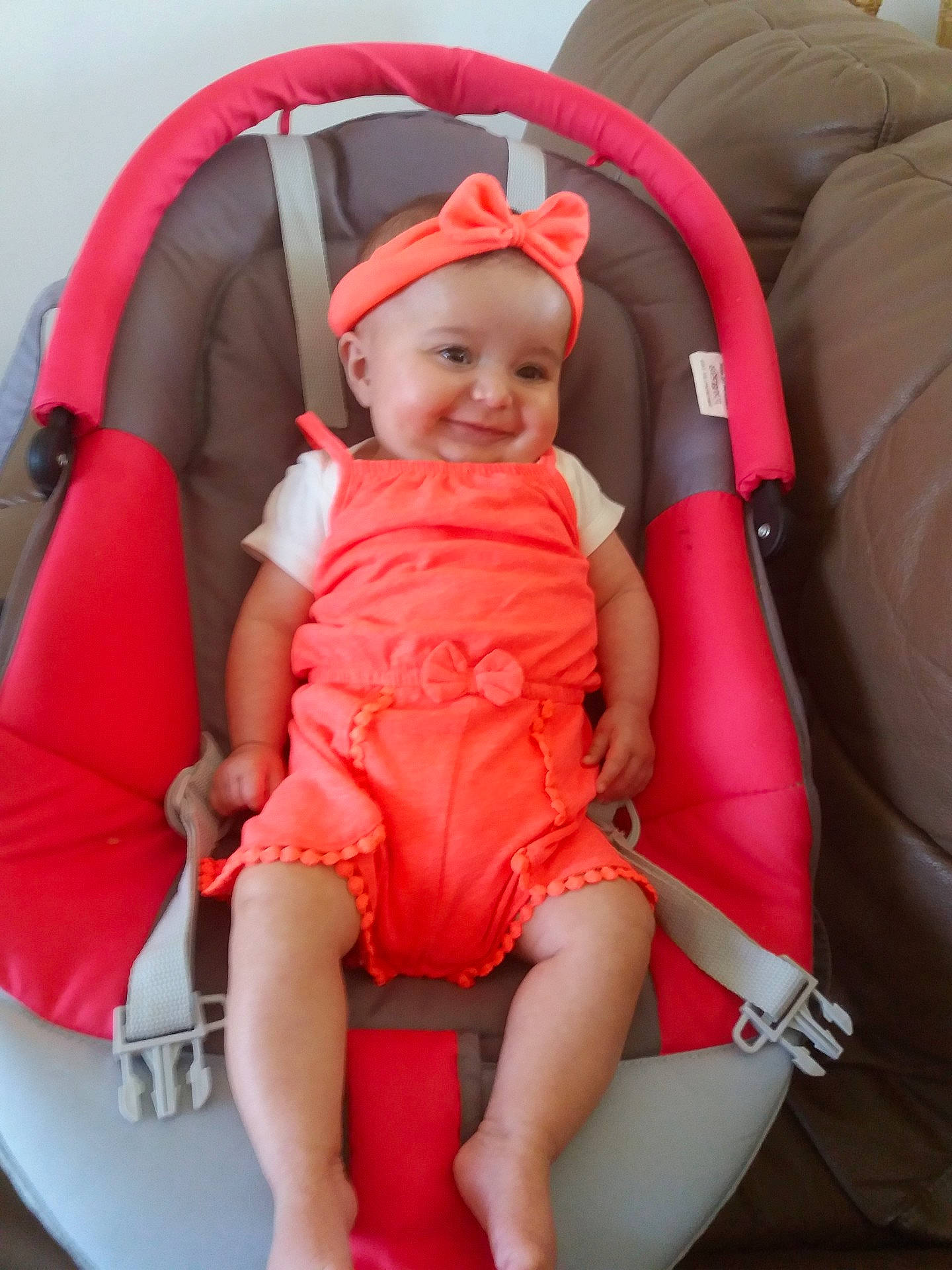 Luna a rejoint le concours — aidez-le/la à gagner de superbes lots ! child, clothing, human_positions, infant, joy, organ, person, play, product, toddler