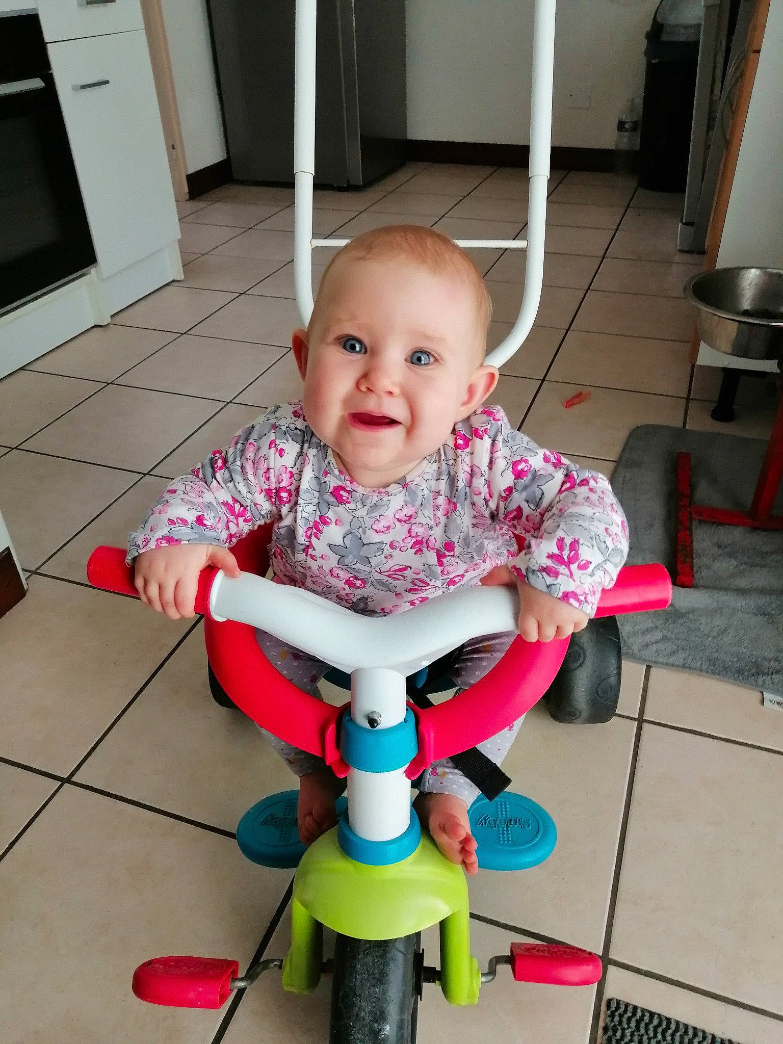 éléana participe au concours pour gagner de l'argent avec cette photo : baby, baby_toddler_clothing, child, eye, face, flooring, happy, head, joy, kitchen_appliance, magenta, person, riding_toy, sitting, smile, snapshot, standing, t_shirt, tire, toddler