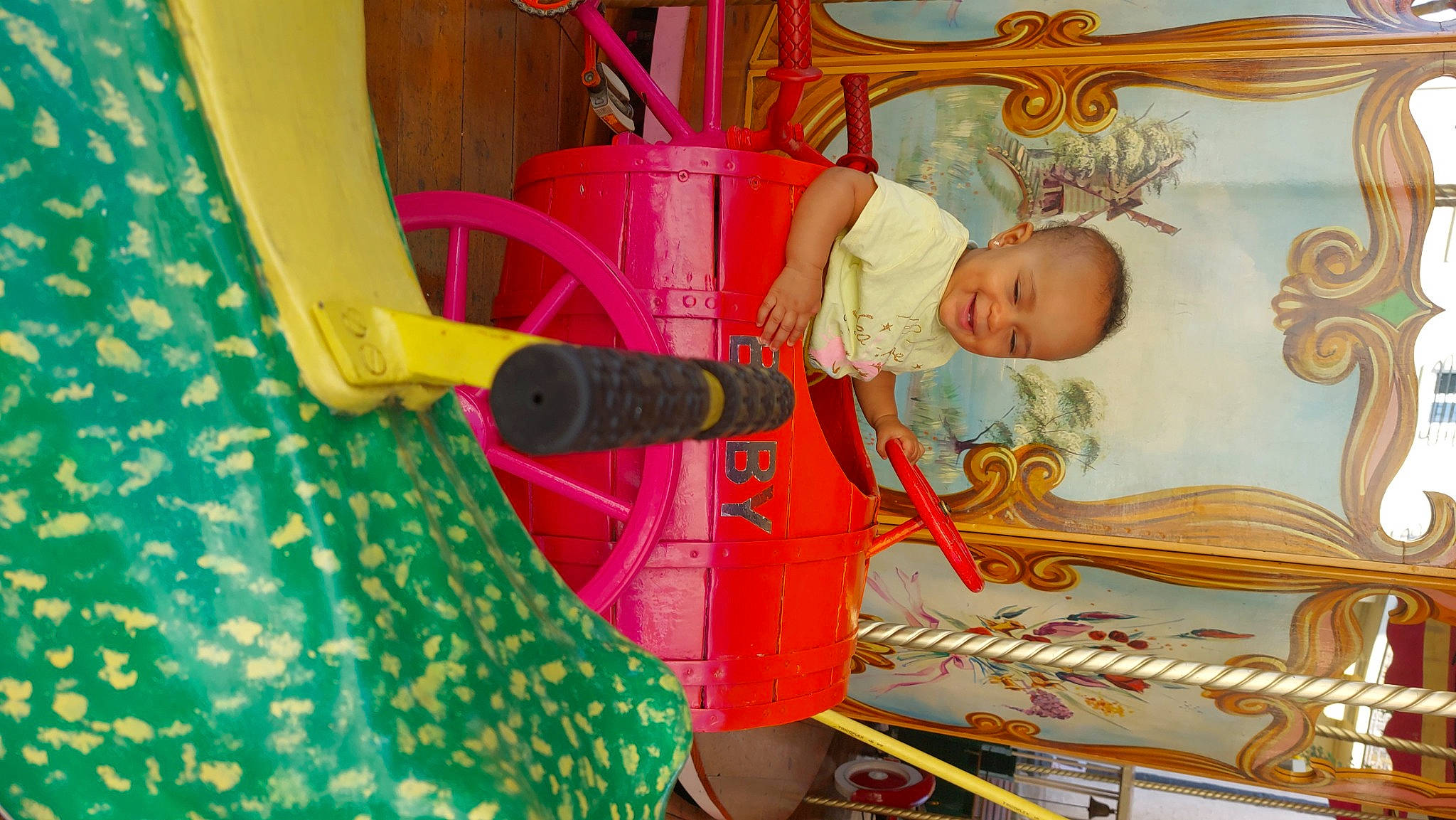 Mélina Arséne Mangalam a rejoint le concours — aidez-le/la à gagner de superbes lots ! amusement_park, amusement_ride, baby, baby_products, child, chute, fun, joy, leisure, magenta, outdoor_play_equipment, pattern, person, pink, play, playground, recreation, room, textile, toddler