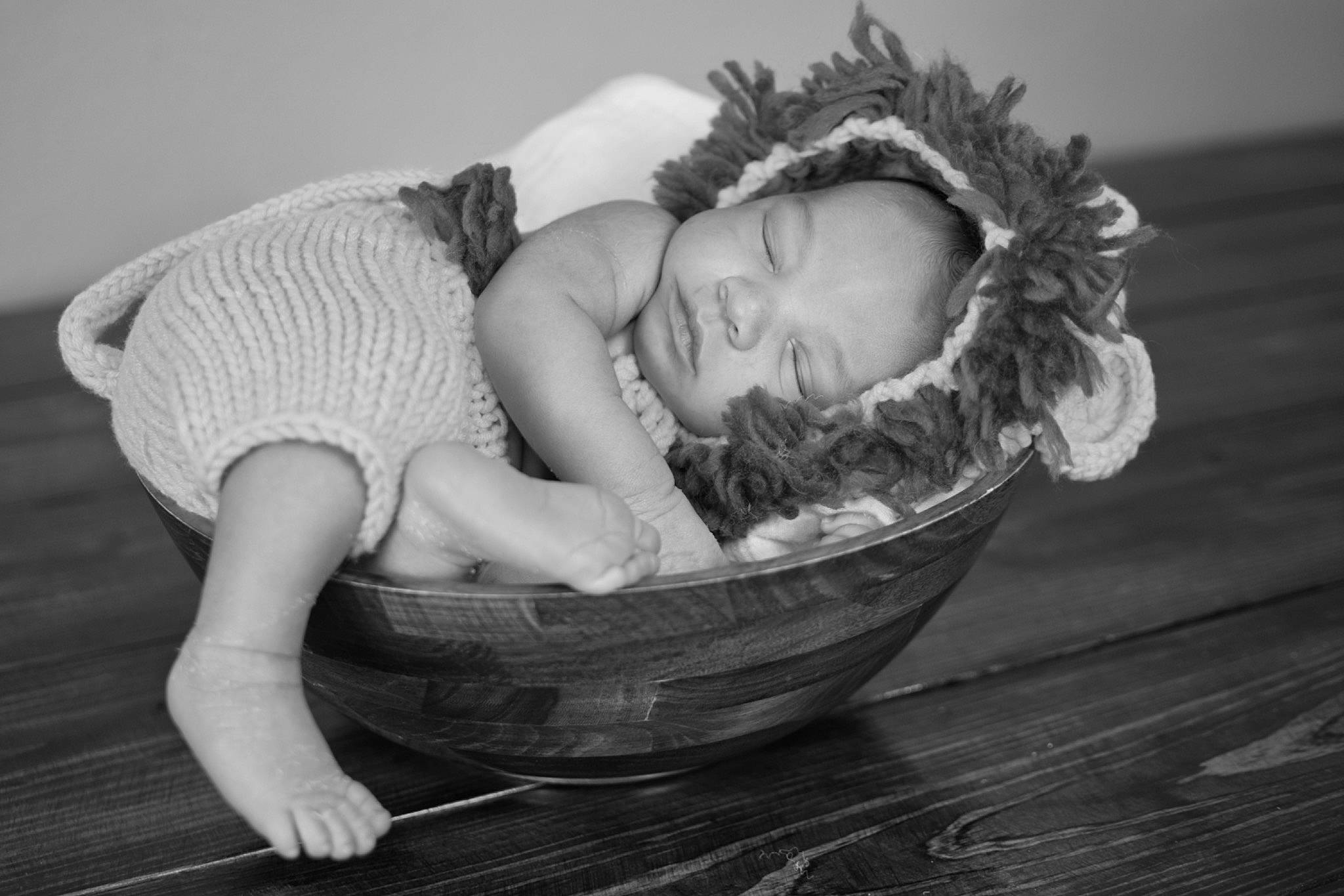 Keelan is registered to the contest to win money with this photo: baby, black_and_white, child, child_model, floor, headgear, monochrome, monochrome_photography, person, photograph, photography, portrait, portrait_photography, stock_photography, style, toddler, white