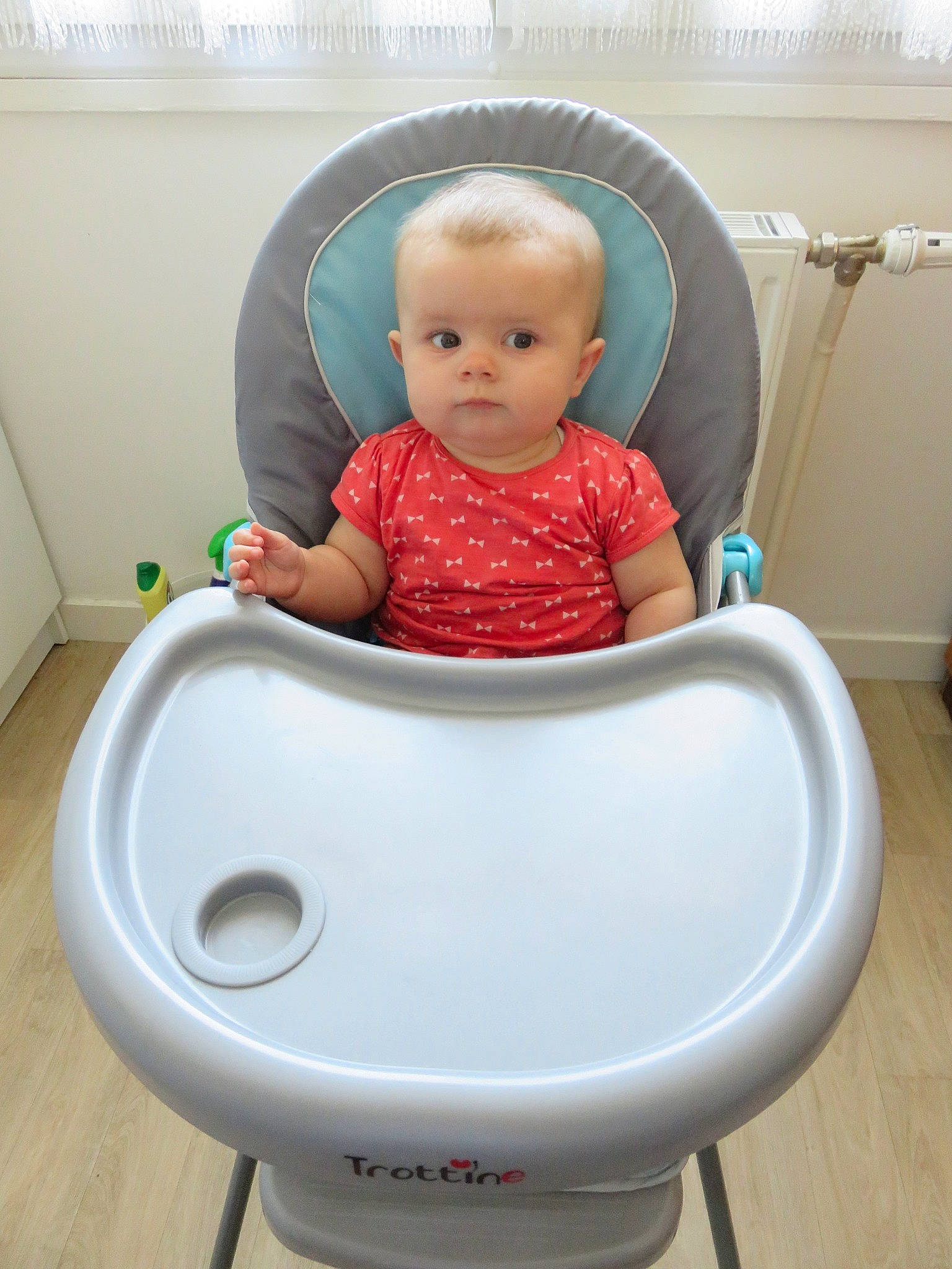 Cécilia participe au concours pour gagner de l'argent avec cette photo : baby_bathing, chamber_pot, child, comfort, person, plumbing_fixture, potty_training, product, toddler, toilet, toilet_seat