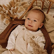 Samaël participe au concours pour gagner de l'argent avec cette photo : baby, blanket, child, clothing, cozy, cute, dried_plants, face, home_decor, indoor, infant, knitted, neutral_colors, overalls, portrait, relaxing, smile, soft_texture, white_shirt, wicker_basket