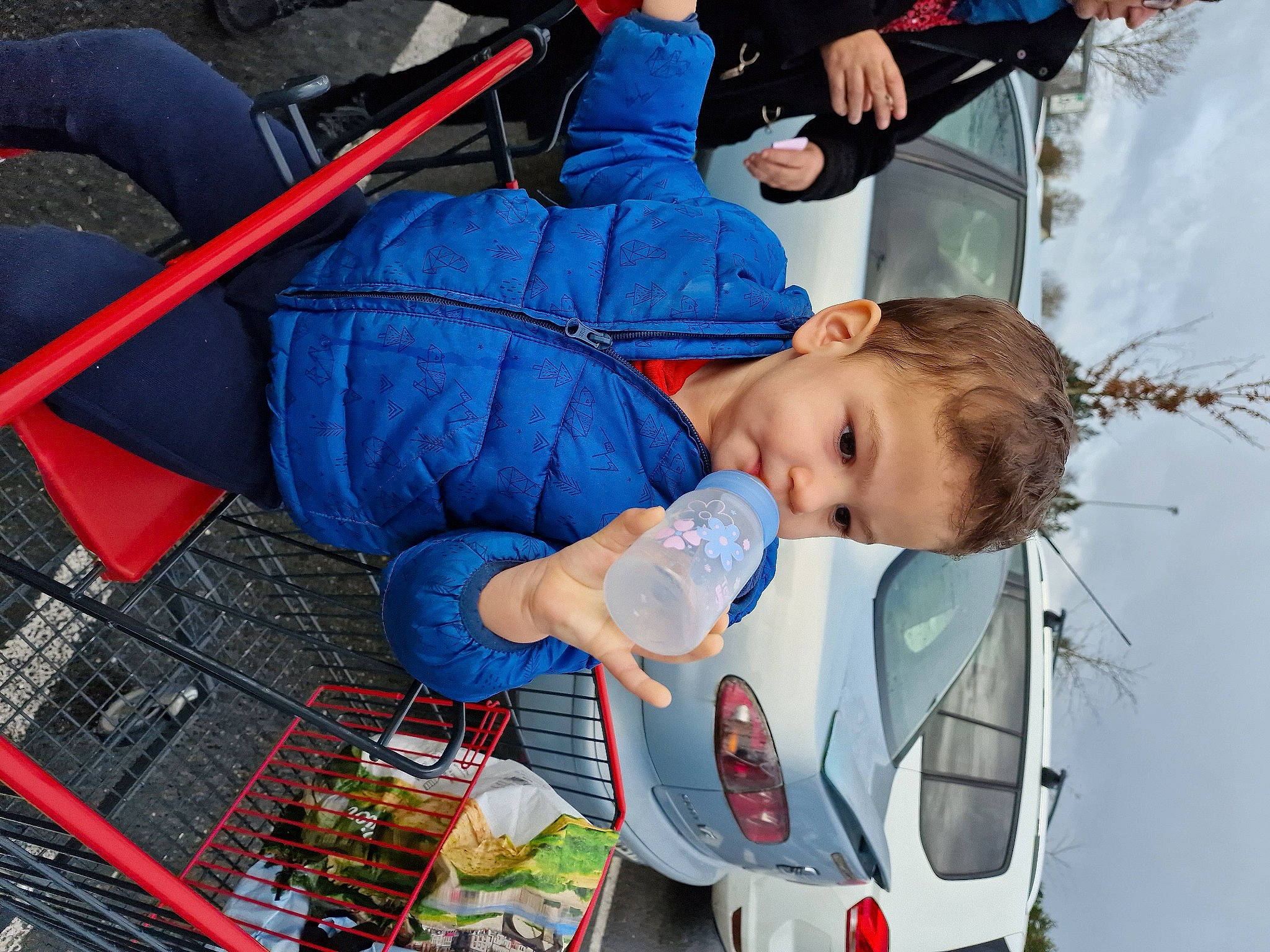 Mayrone participe au concours pour gagner de l'argent avec cette photo : automotive_exterior, automotive_lighting, baby_carriage, baby_products, blue, car, child, electric_blue, family_car, fun, leisure, motor_vehicle, person, recreation, shopping_cart, toddler, trunk, vacation, vehicle, vehicle_door