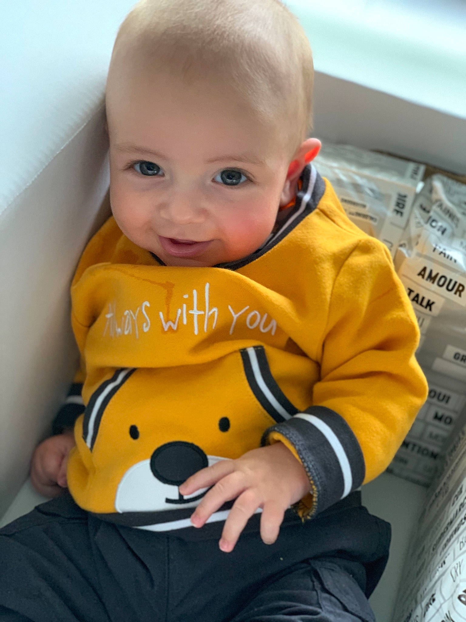 Adonis a rejoint le concours — aidez-le/la à gagner de superbes lots ! arm, baby, baby_toddler_clothing, cheek, chin, eye, face, facial_expression, hairstyle, head, mammal, mouth, nose, orange, outerwear, person, skin, sleeve, smile, standing