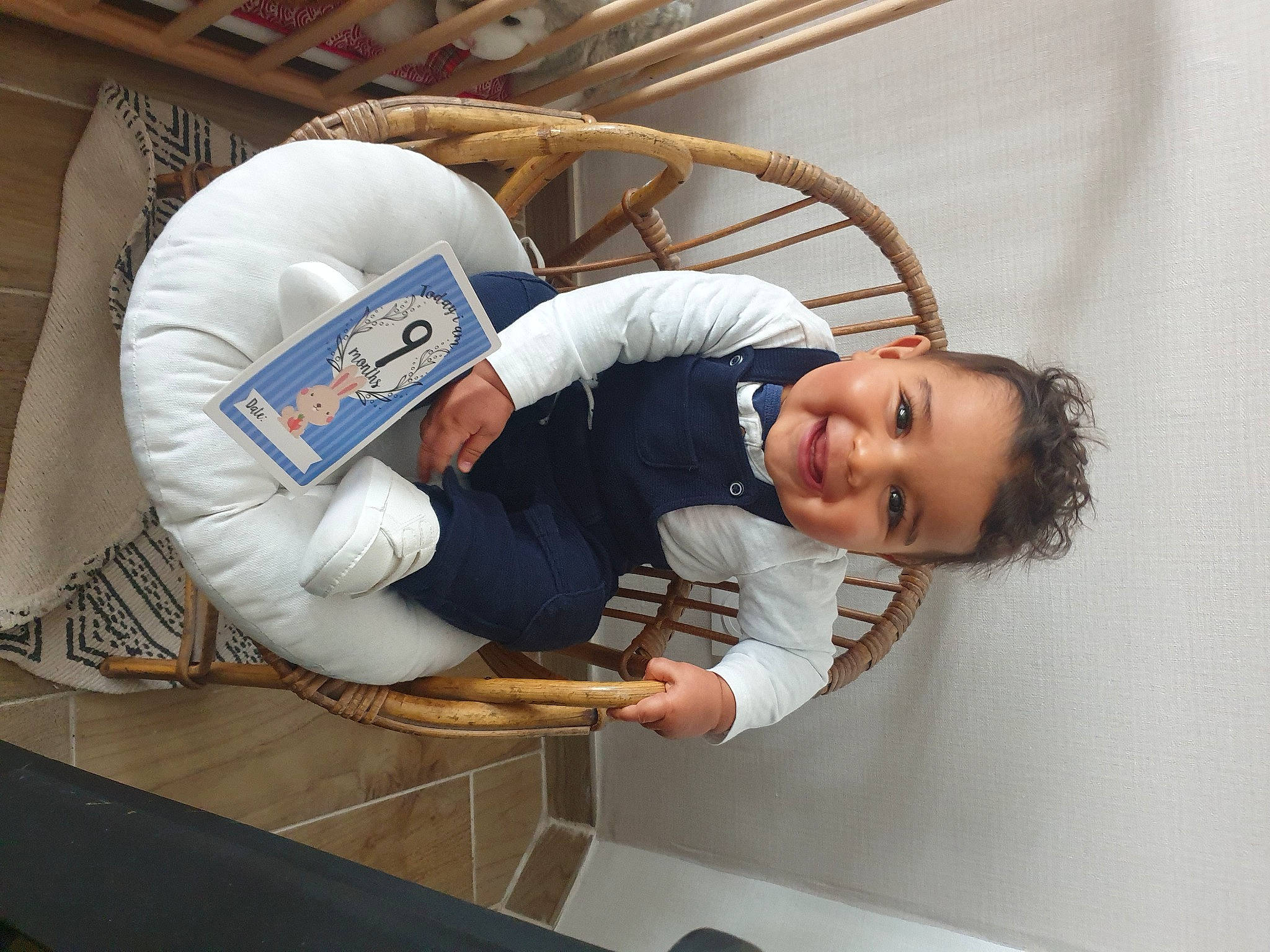 Isaac a rejoint le concours — aidez-le/la à gagner de superbes lots ! aerospace_engineering, automotive_design, child, comfort, elbow, engineering, flooring, fun, helmet, joy, leisure, machine, person, room, smile, toddler, wood