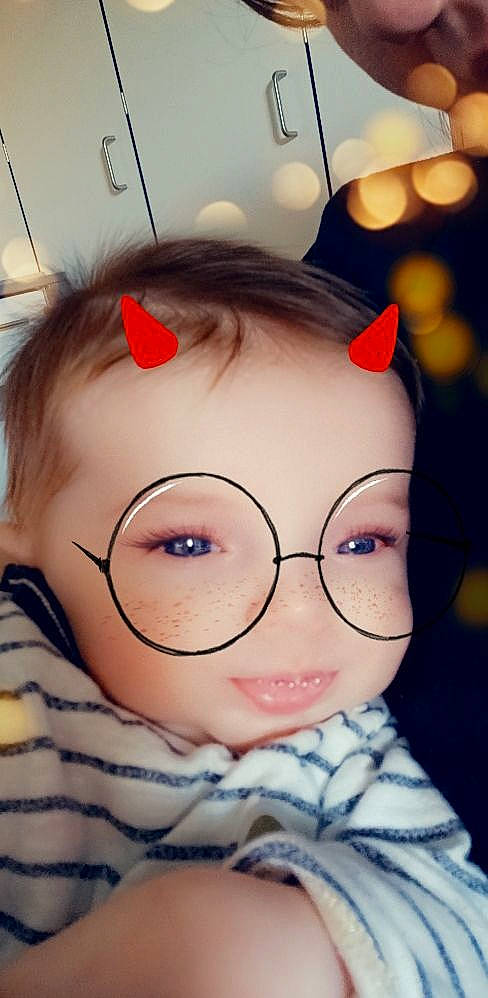 Leyloo a rejoint le concours — aidez-le/la à gagner de superbes lots ! baby, cheek, child, chin, ear, eye, eyebrow, eyelash, eyewear, face, forehead, glasses, head, lip, mouth, nose, person, skin, smile, toddler