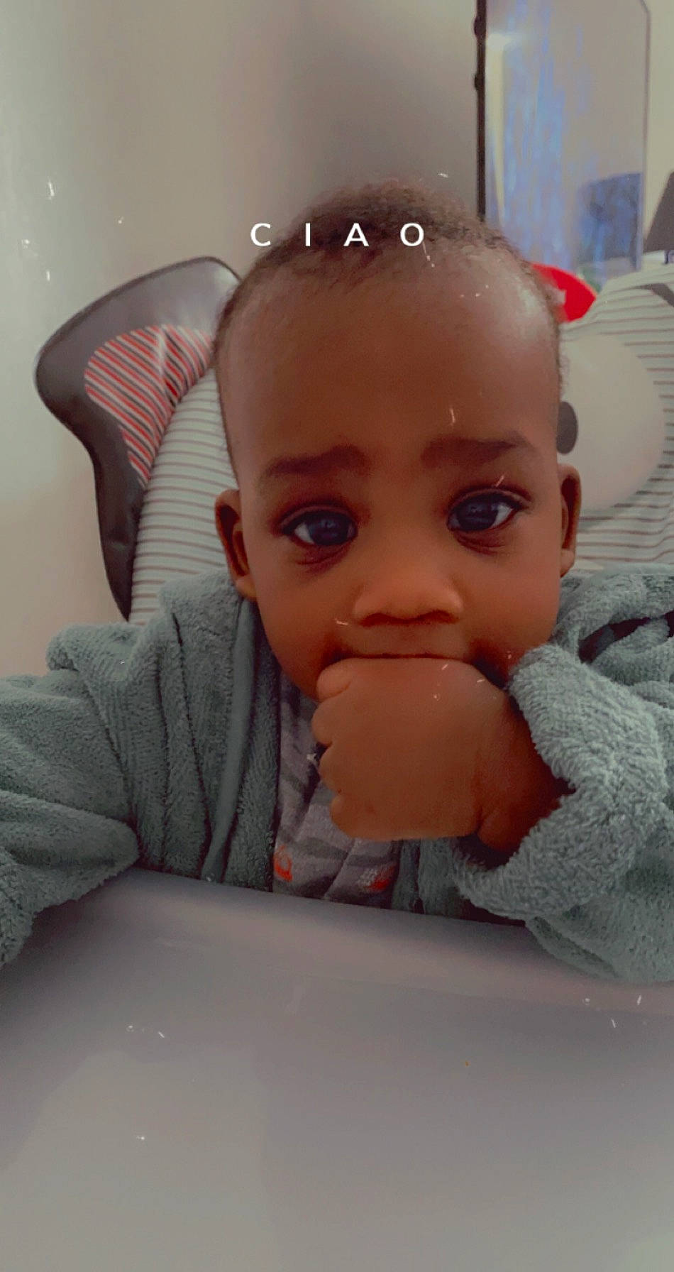 Liam participe au concours pour gagner de l'argent avec cette photo : baby, baby_grabbing_for_something, baby_products, baby_toddler_clothing, cheek, child, eyebrow, eyelash, lip, nail, person, skin, sweater, toddler