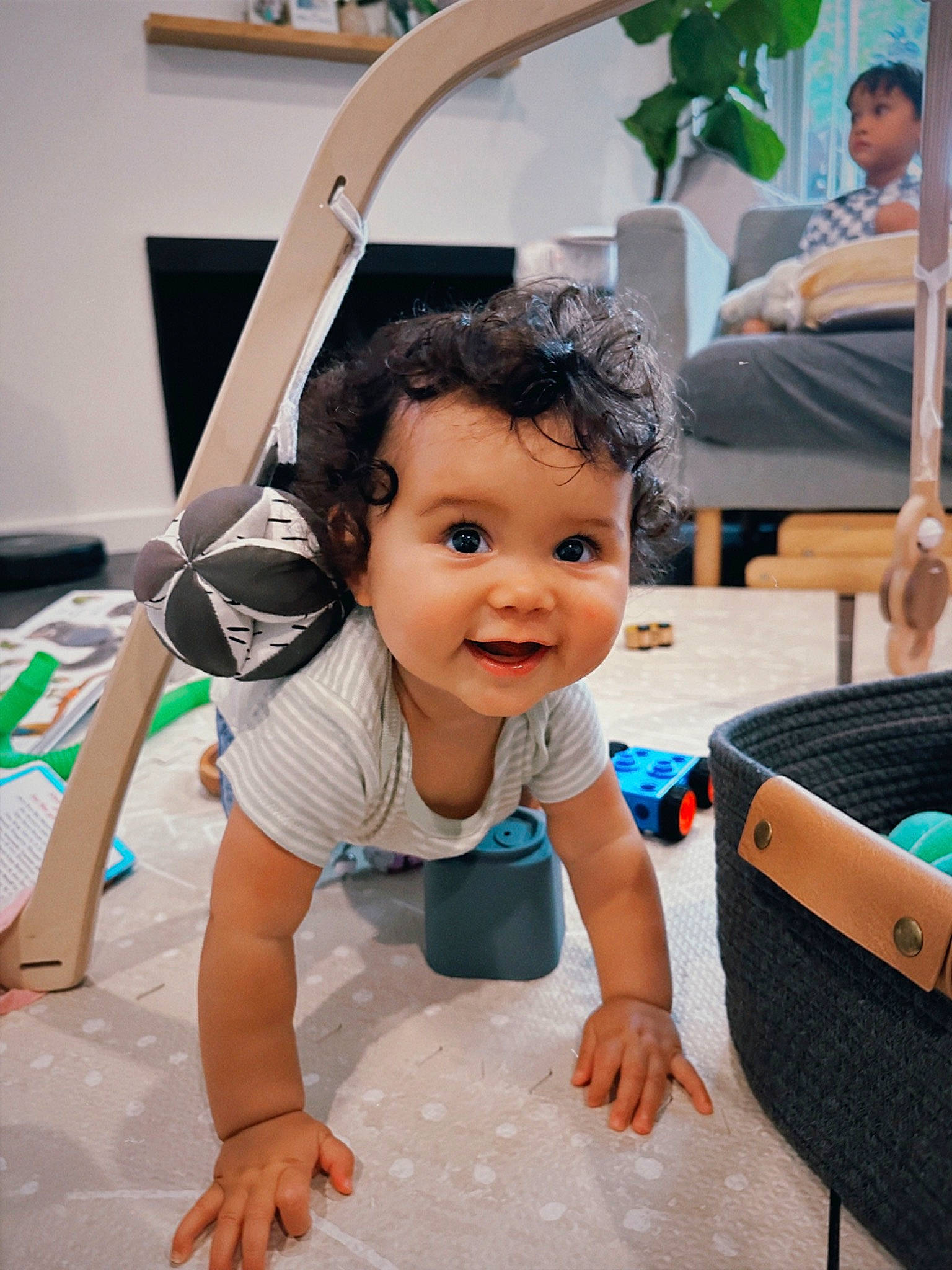 Marina is registered to the contest to win money with this photo: baby, baby_toddler_clothing, child, flooring, foot, fun, hairstyle, happy, houseplant, joint, joy, leisure, person, play, sitting, skin, smile, t_shirt, toddler, travel