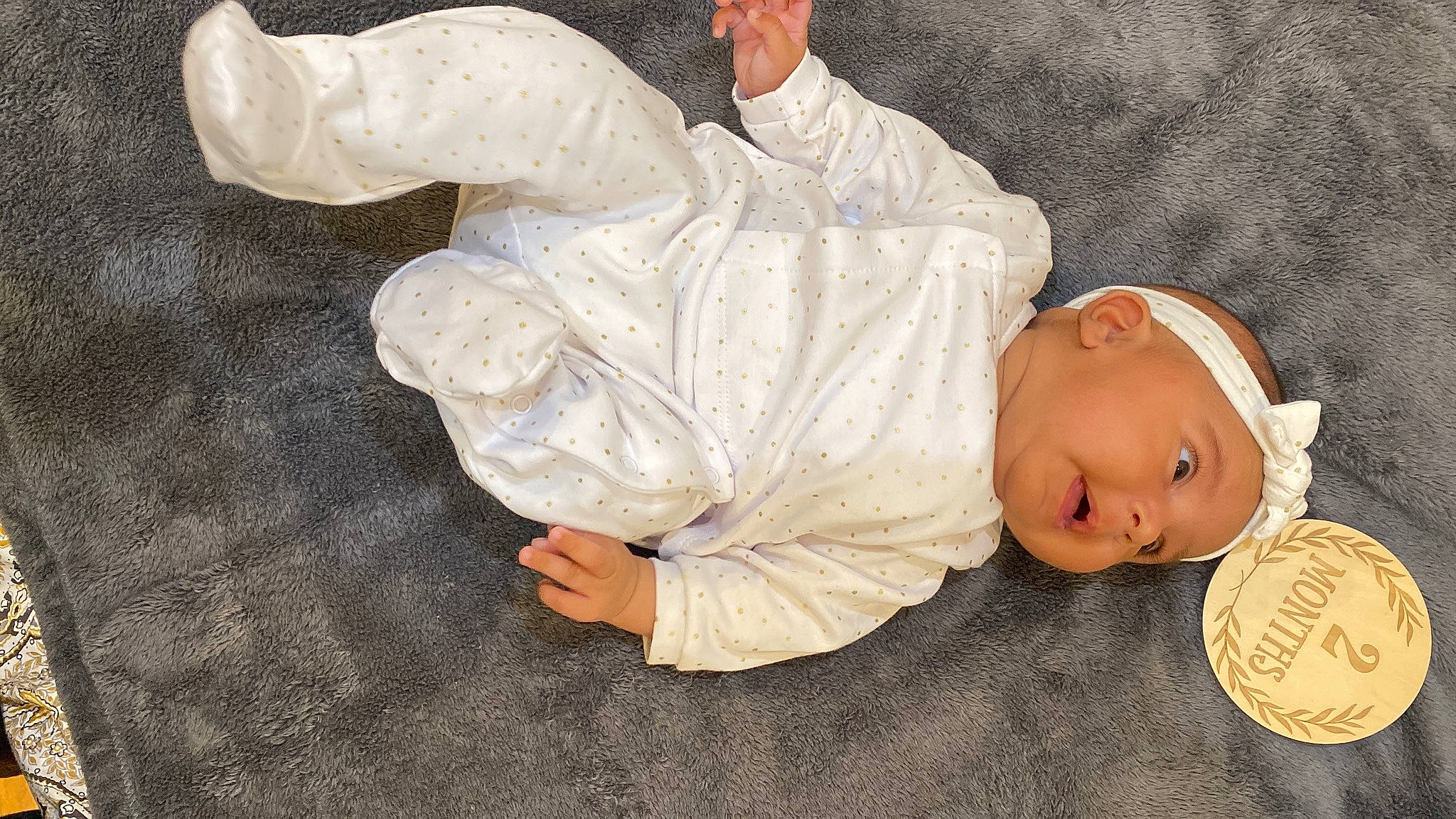 Inaya a rejoint le concours — aidez-le/la à gagner de superbes lots ! baby, baby_toddler_clothing, cheek, child, comfort, doll, flooring, foot, gesture, hat, head, headgear, headwear, human_body, person, sitting, sleeve, sun_hat, thumb, toddler