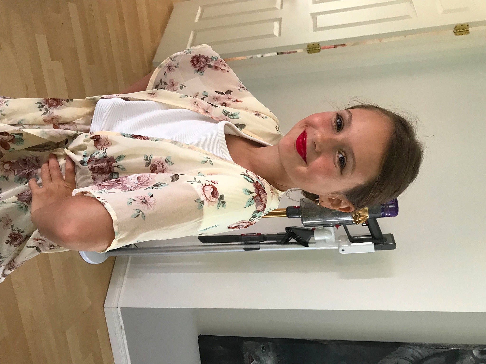 Lana a rejoint le concours — aidez-le/la à gagner de superbes lots ! baby_toddler_clothing, child, comfort, elbow, fashion_design, flesh, hat, human_leg, joy, knee, linens, pattern, person, room, sleeve, smile, t_shirt, thigh