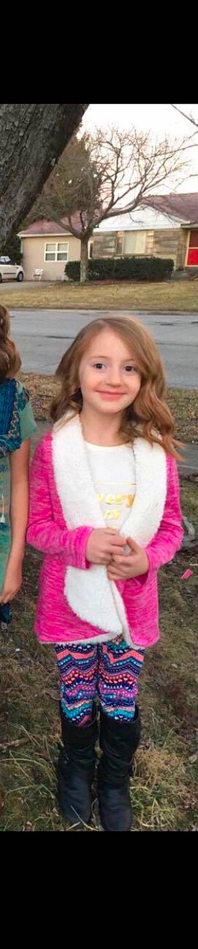 Addi is registered to the contest to win money with this photo: beauty, blond, child, day, emotion, facial_expression, fun, girl, human_hair_color, joy, lady, people, person, photograph, photography, pink, purple, sitting, skin, smile