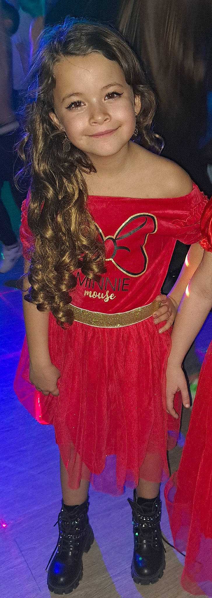 Taylor participe au concours pour gagner de l'argent avec cette photo : beauty, blue, day_dress, dress, electric_blue, fashion_design, formal_wear, human_leg, joint, joy, long_hair, magenta, neck, one_piece_garment, person, pink, red, shoulder, sleeve, thigh