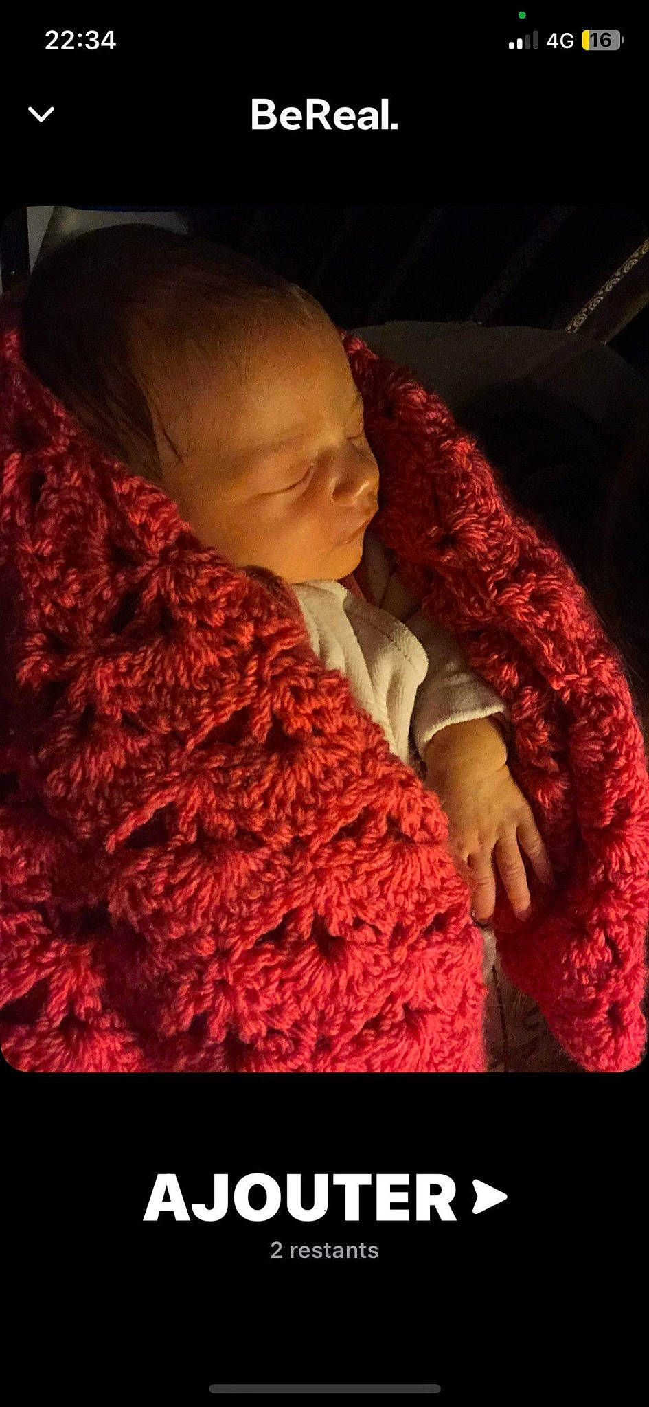 Alya a rejoint le concours — aidez-le/la à gagner de superbes lots ! baby, baby_sleeping, baby_toddler_clothing, carmine, child, comfort, cool, finger, fur, happy, knit_cap, linens, magenta, neck, outerwear, person, sleeve, textile, toddler, wool