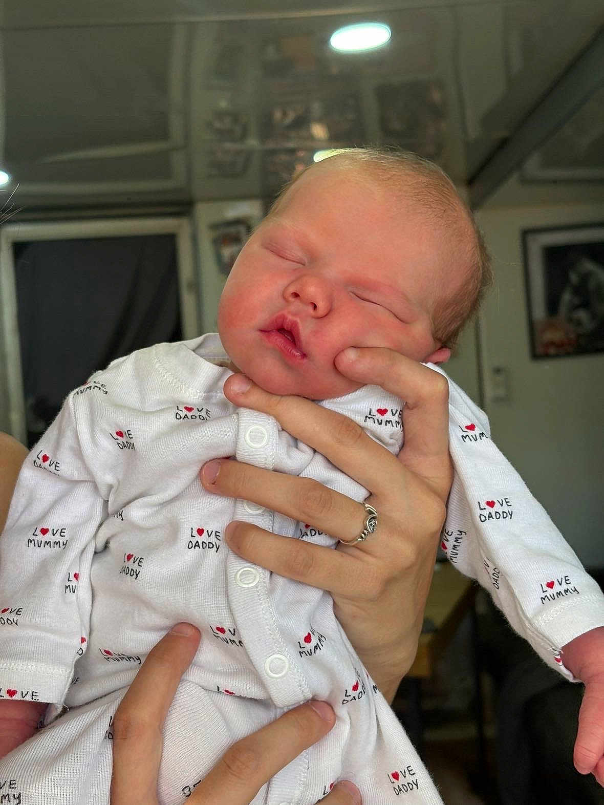 Elyo participe au concours pour gagner de l'argent avec cette photo : newborn, baby, sleeping, onesie, hands, infant, cute, peaceful, indoor, person, clothing, love, parent, family, face, skin, human, portrait, holding, cozy