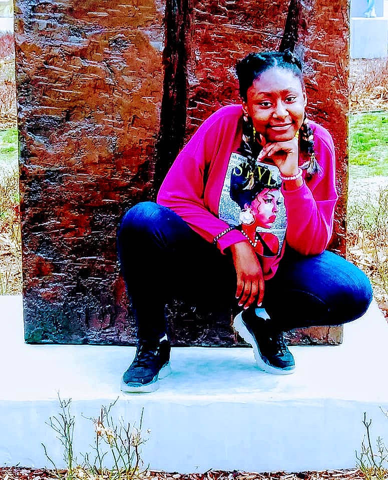 Kearya is registered to the contest to win money with this photo: beauty, cool, electric_blue, eyewear, fawn, flash_photography, fun, grass, happy, joy, knee, leg, leisure, people_in_nature, person, plant, shoe, smile, sneakers, street_fashion