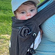 Solyne participe au concours pour gagner de l'argent avec cette photo : baby, child, carrier, white_cap, outdoor, green_field, blue_sky, adult, clothing, face, person, nature, grass, sunlight, portrait, young_child, holding, casual_wear, comfort, smiling