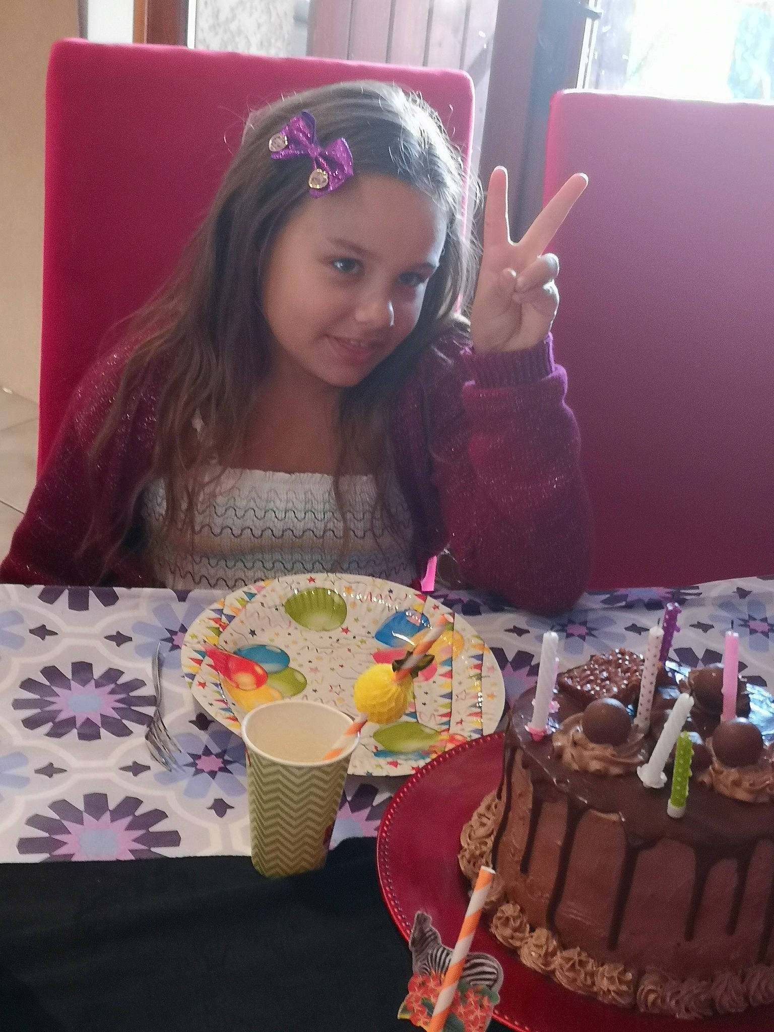 Giuliana participe au concours pour gagner de l'argent avec cette photo : baking, birthday_cake, birthday_candle, cake, cake_decorating, child, cuisine, dessert, event, food, fun, hairstyle, happy, headwear, icing, joy, person, purple, smile, sweetness