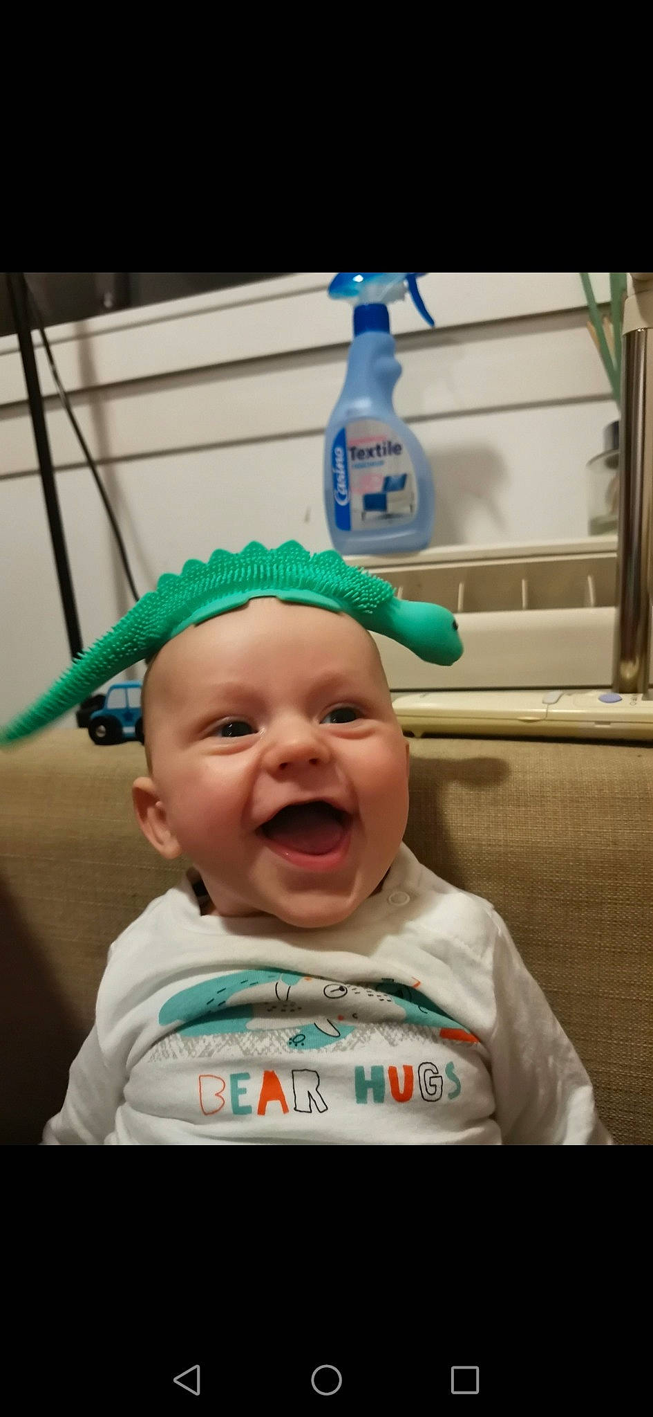 Marius a rejoint le concours — aidez-le/la à gagner de superbes lots ! baby, baby_laughing, baby_toddler_clothing, bottle, cheek, child, eye, fun, happy, headgear, human_body, laugh, mouth, nose, person, plastic_bottle, product, smile, toddler, tooth